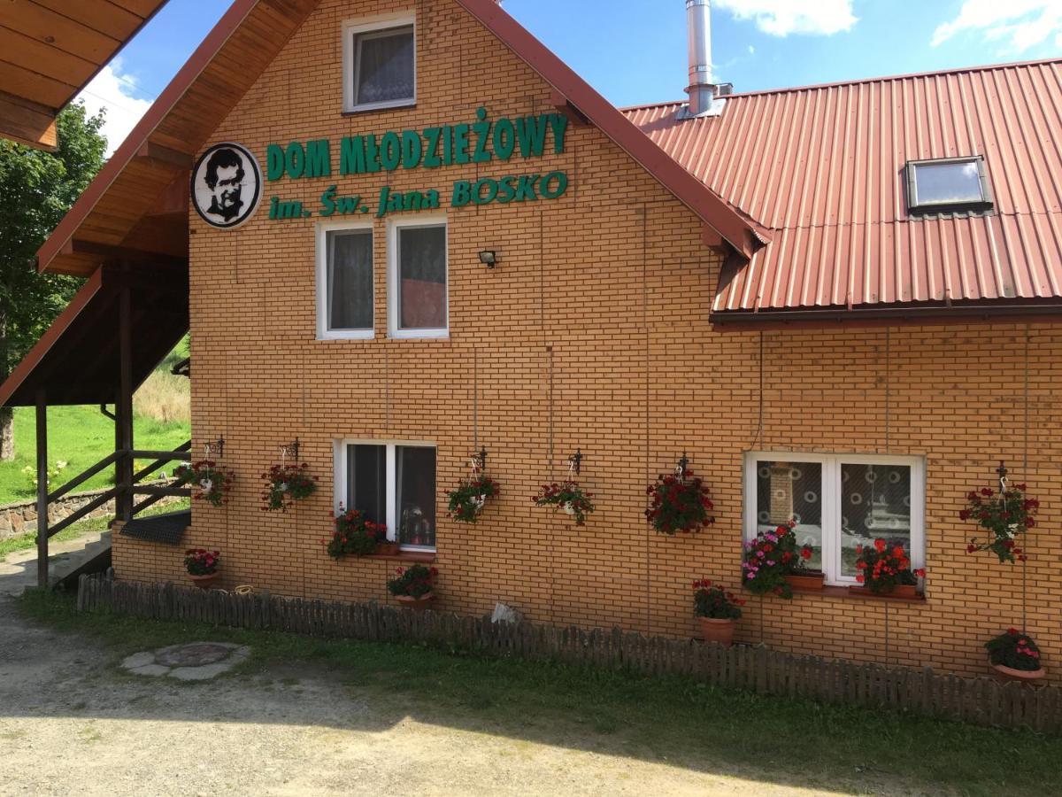 Dom Mlodziezowy W Polanie Apartment Serednie Male Bagian luar foto