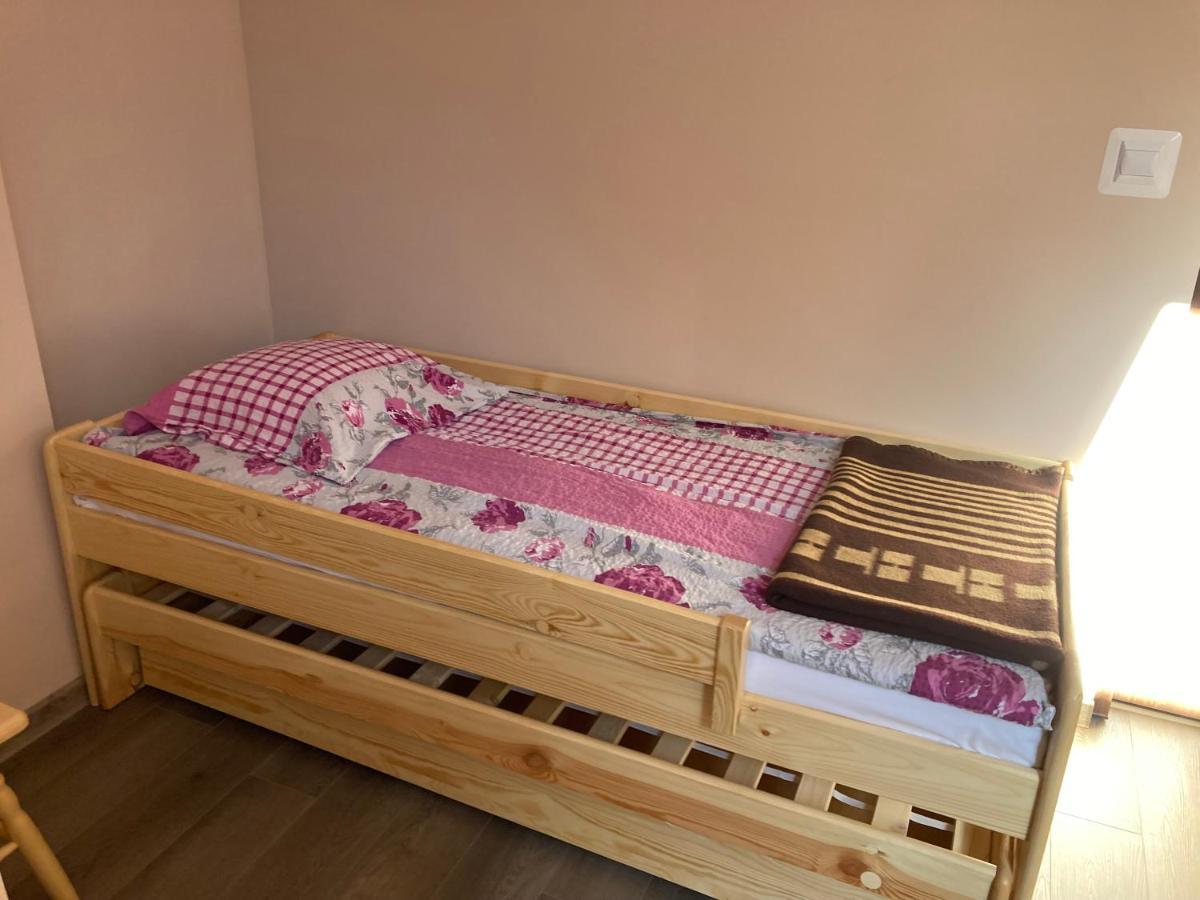 Dom Mlodziezowy W Polanie Apartment Serednie Male Bagian luar foto